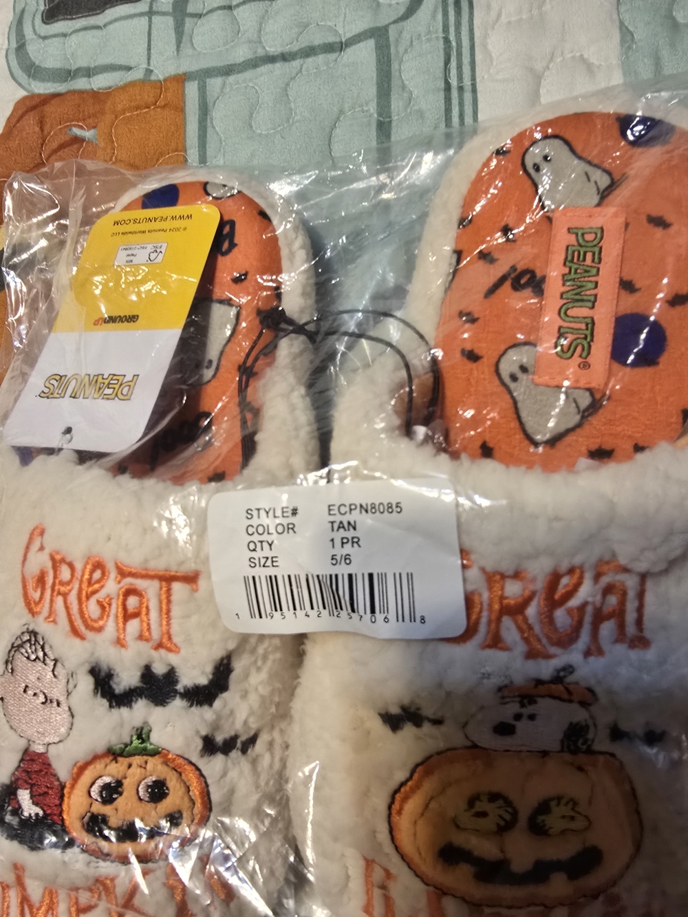 Peanuts Great Pumpkin Womens Cream Slippers - Picture 8 of 8